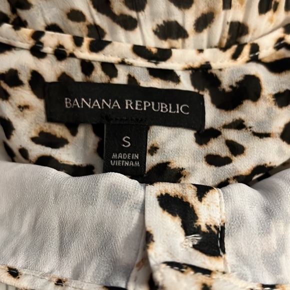 Banana Republic animal print pleated buttoned down long sleeves top blouse Sz S - Picture 5 of 7